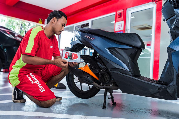 JANGAN ASAL PAKAI OLI, ENCER ATAU KENTAL TETAP PERHATIKAN REKOMENDASI PABRIKAN