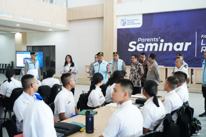 Wakapolri Komjen Polisi, Dedi Prasetyo, meninjau SMA Taruna Kemala Bhayangkara. DOK Polri