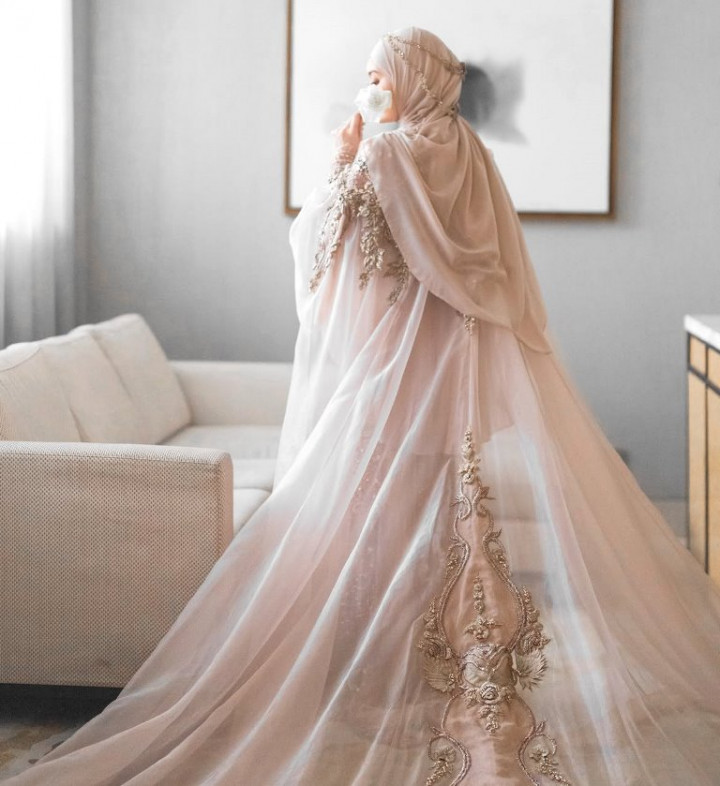 Resmi Menikah, Intip Pesona Hijab Syar'i Ayu Pratiwi yang Elegan di Hari Pernikahan