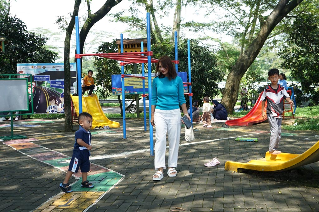 Taman bermain di Travoy Rest. Jasa Marga