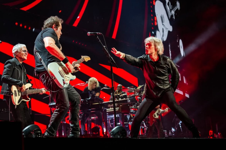 Jon Bon Jovi Hentikan Konser Secara Mendadak, Ada Apa?