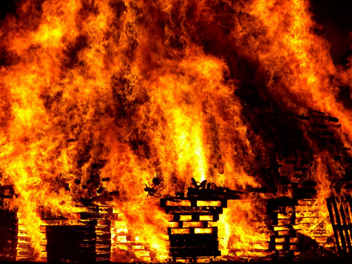 Rumah Tetangga Nycta Gina di Pulomas Terbakar, Dua Orang Meninggal Dunia