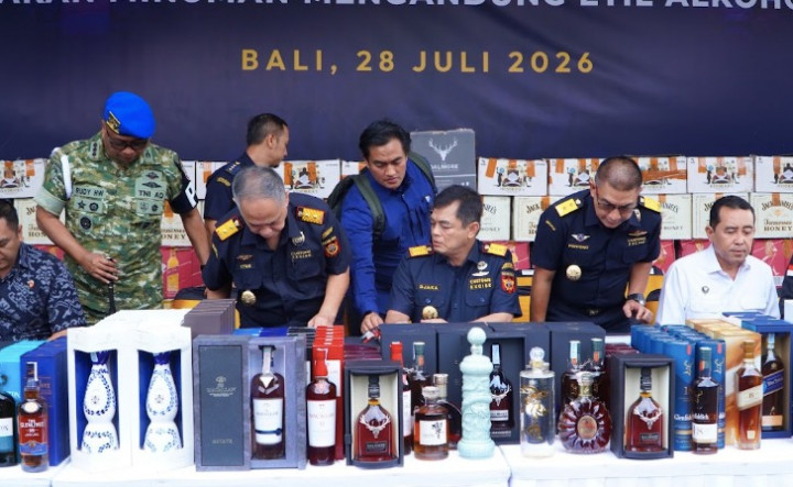 Bea Cukai dan BAIS TNI Gagalkan Peredaran 19 Ribu Botol Miras Ilegal di Bali