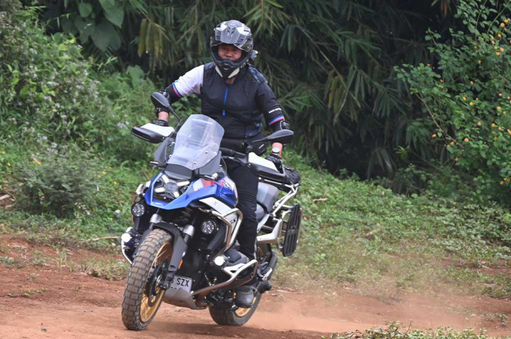 Motor Dengan Tangki Bensin Super Besar