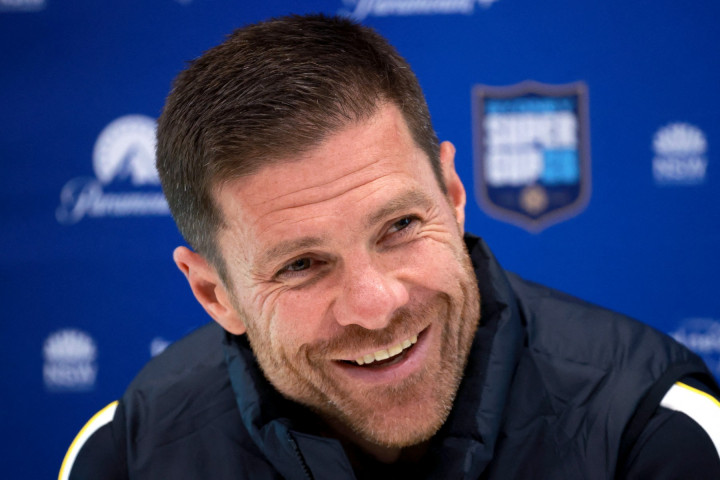 Alonso Tanggapi Rumor Ketertarikan Chelsea terhadap Henderson dan Welbeck