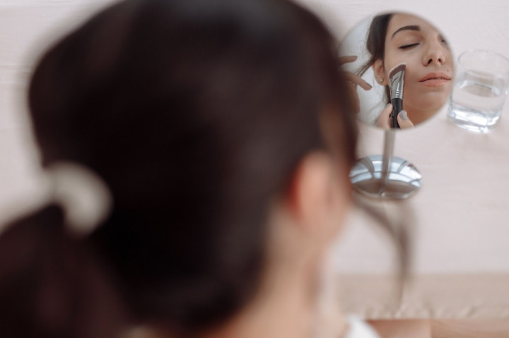 Complexion 101! Bedanya Skin Tint, Cushion, & Foundation Buat Look Natural Sampai Full Coverage