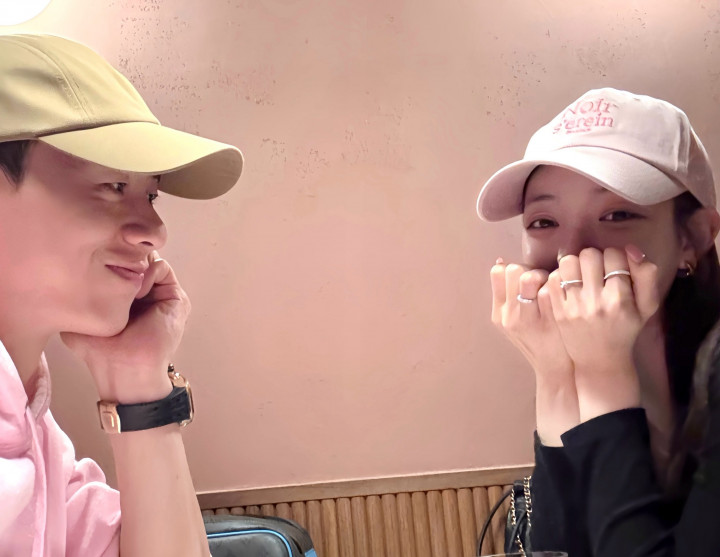Berawal dari Single's Inferno 3, Lee Gwan Hee dan Yoo Si Eun Kini Resmi Pacaran