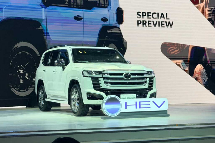 Land Cruiser 300 Hybrid EV dan bZ4X Touring Resmi Dijual di Booth Toyota GIIAS 2026