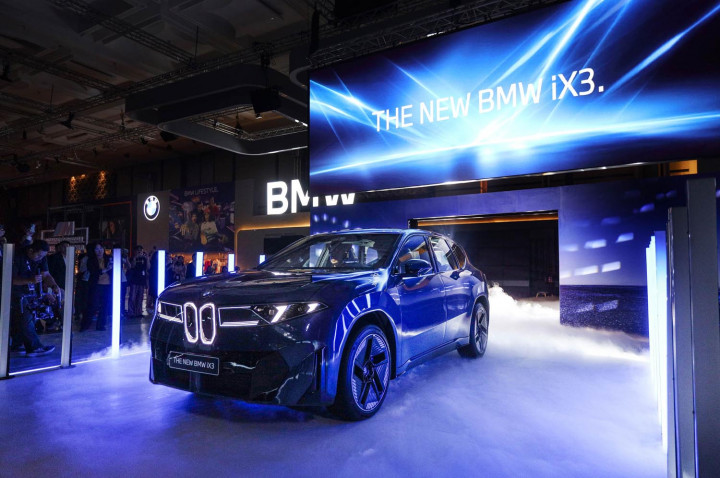 BMW iX3 Debut di GIIAS 2026, Dibanderol Rp2,269 Miliar