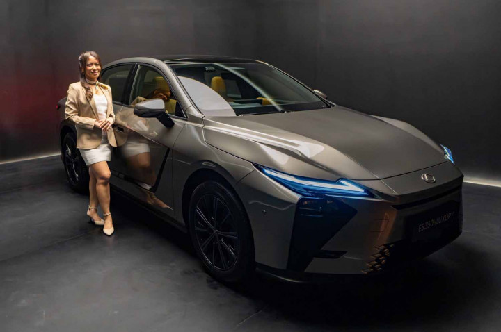 Lexus ES Terbaru: Lebih Besar, Lebih Nyaman, dan Lebih Canggih