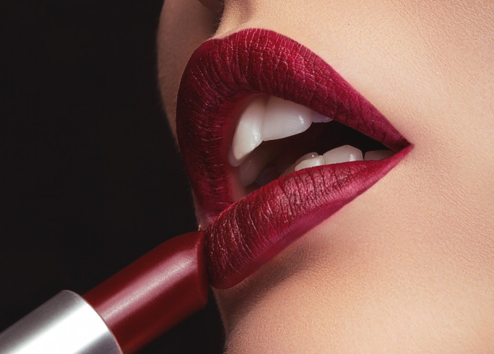 Anti Abu-abu Club! Ini 4 Lipstik Paling Pas Buat Kulit Sawo Matang & Bibir Gelap