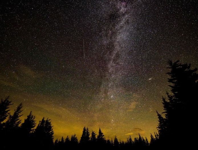 Meteor Perseid Hiasi Langit Agustus 2026, Simak Jadwal dan Cara Mengamatinya!