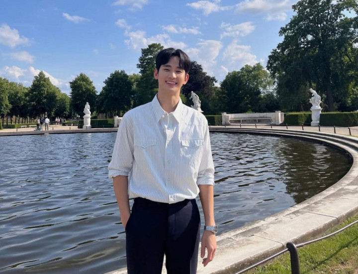Kim Soo Hyun Tampil Perdana Usai Kontroversi, Ungkap Rindu kepada Fans
