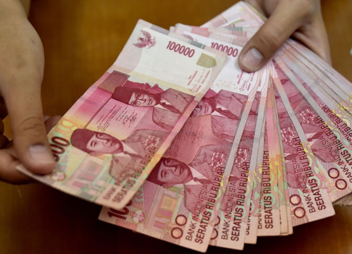 Rupiah Tertekan pada Awal Perdagangan Balik Lagi ke Rp18.003 Lawan Dolar AS