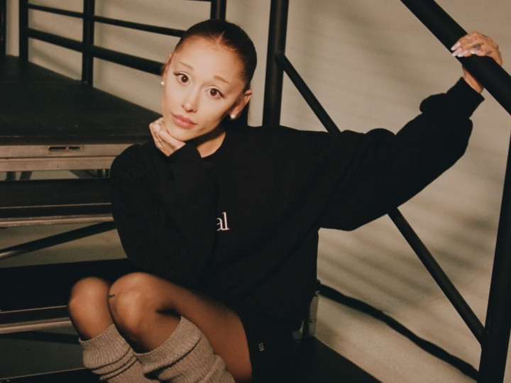 Bantah Tertekan Netizen, Ariana Grande Buka Suara Soal Alasan Hiatus