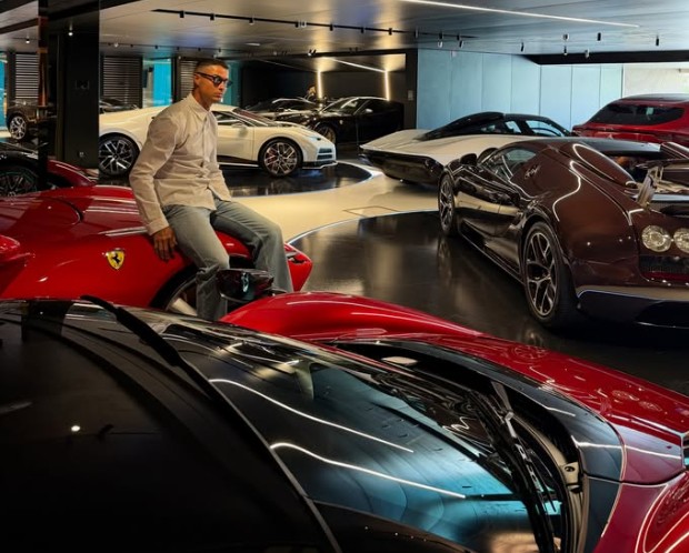 Menengok Garasi Mewah Cristiano Ronaldo, Koleksi Mobilnya Bikin Iri!