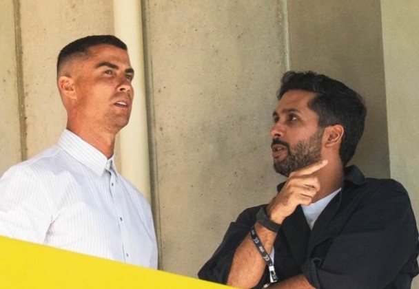 Cristiano Ronaldo Bikin Salfok di Tribun Saat Al Nassr Tumbang dari Almeria