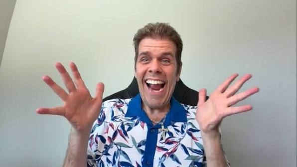 Wartawan Gosip Perez Hilton Siarkan Live Stream Penuh Darah, Polisi Turun Tangan
