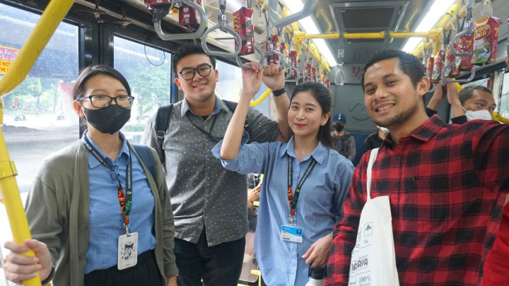 Biar Enggak Tua di Jalan, UAJ Ajak Karyawan Baru Ngampus Naik TJ