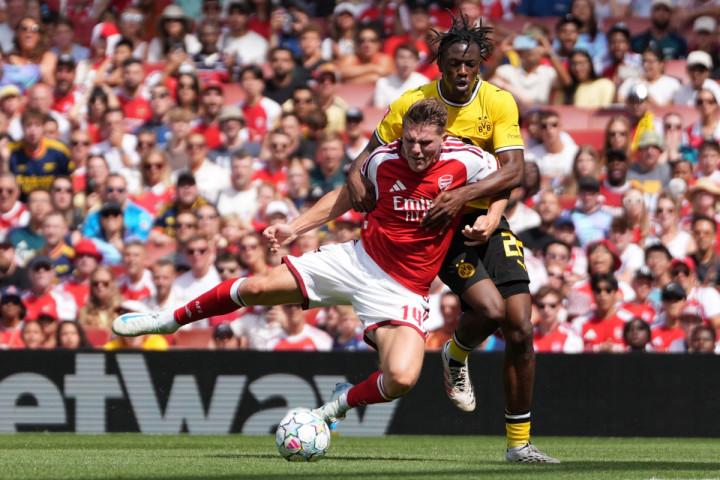 Dortmund Tumbangkan Arsenal Tumbang di Emirates Cup