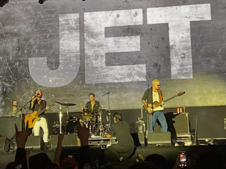 Aldi Taher Peluk Vokalis JET di The Sounds Project Jadi Sorotan, Ada yang Dukung hingga Sebut Norak