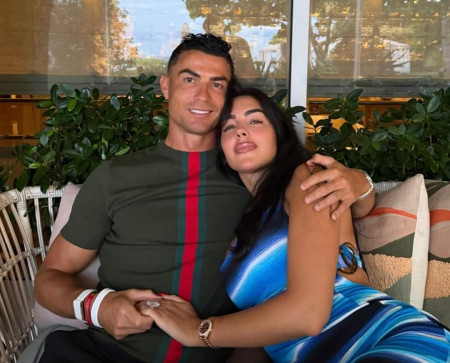 Hoaks Pernikahan Ronaldo Bikin 2.000 Fans Kepung Gereja di Portugal