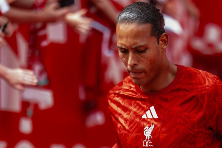 Van Dijk Menyayangkan Nasib Ifeanyi Ndukwe yang Terkendala Izin Kerja Liverpool