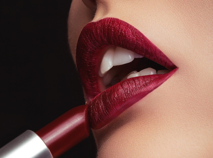 Bibir Kering & Hitam Minggir!? Lipstik Kece Under 50K Buat Bibir Hitam