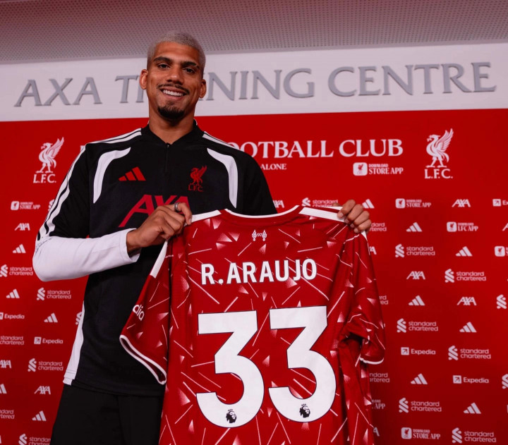 Araujo Ungkap Alasan Terima Pinangan Liverpool