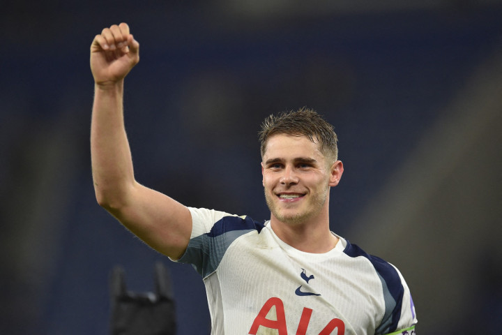 Van De Ven Akui Sosok De Zerbi Krusial untuk Perpanjang Kontrak di Spurs