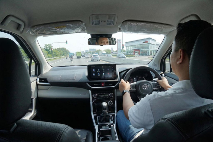 Mobil Keluarga 7 Seater Irit BBM, Nih Dia Pilihan Terbaiknya!