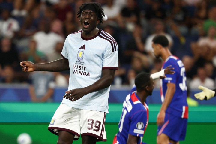Aston Villa Kalah dari PSG, Unai Emery Soroti Debut Gemilang Brian Madjo