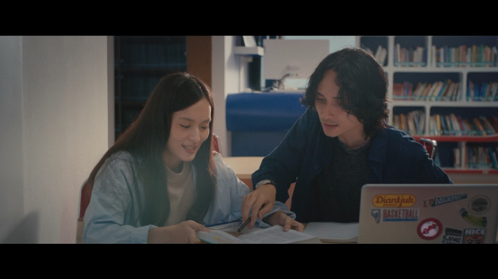 Bukan Sekadar Romansa Remaja, Film Dan Bandung Angkat Konflik Keluarga dan Cinta