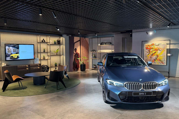 BMW Astra Sulap Dealer Mobilnya Jadi Galeri Lukisan
