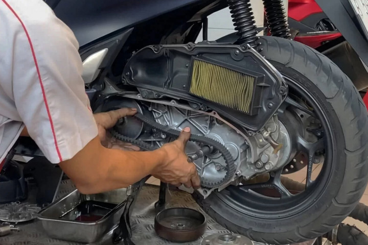 Motor Matik Bunyi Gredek Saat Akselerasi? Ini Penyebab dan Cara Merawat CVT