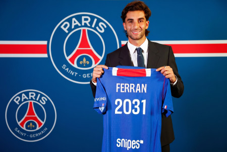 PSG Resmi Datangkan Ferran Torres dari Barcelona, Transfer Besar yang Mengubah Peta Serangan Eropa