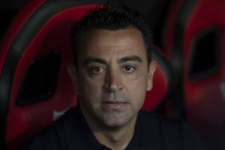 Xavi Latih Belanda, Van Bronckhorst: Kejutan Menyenangkan