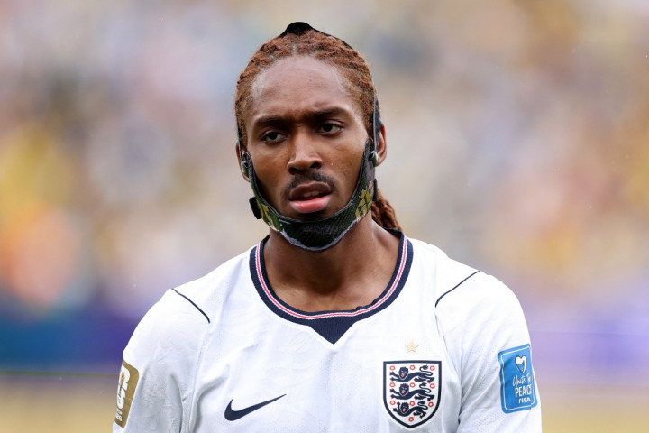Inter Tuntaskan Transfer Spence dari Spurs