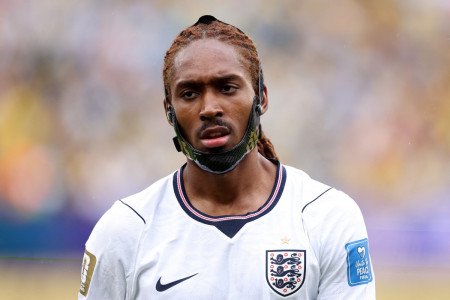 Inter Tuntaskan Transfer Spence dari Spurs