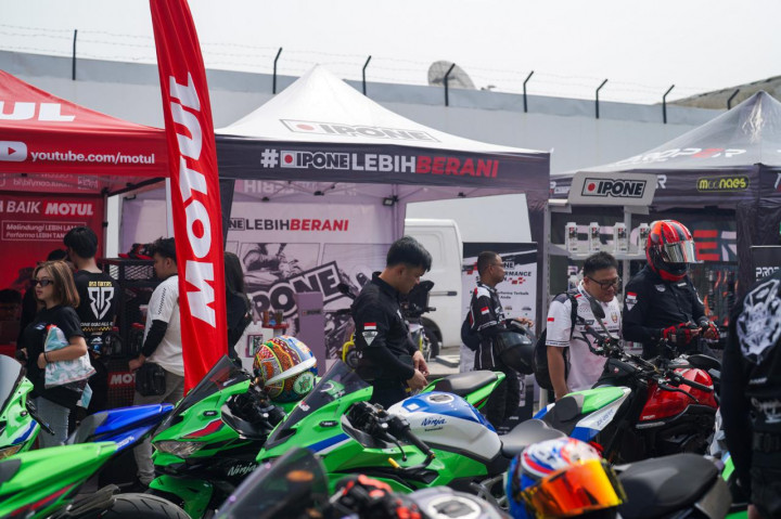 Komunitas Kawasaki Jajal Oli Premium di Mozia MotoFest 2026