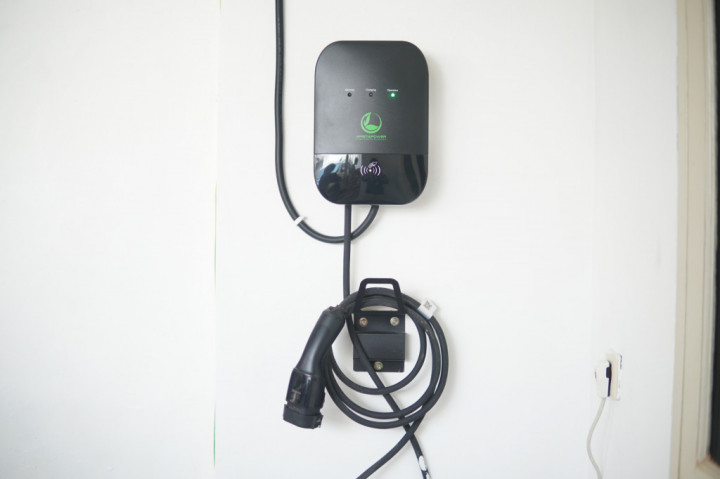 Berapa Minimal Daya buat Ngecas Motor Listrik di Rumah?