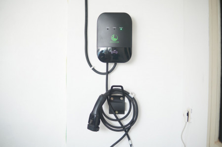 Berapa Minimal Daya buat Ngecas Motor Listrik di Rumah?