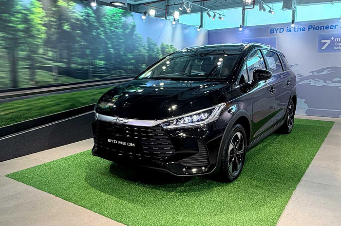 Simak Estimasi Pajak Tahunan BYD M6 DM 2026