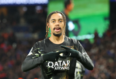 Liverpool Kejar Barcola, Rio Ngumoha Terancam Geser Posisi?