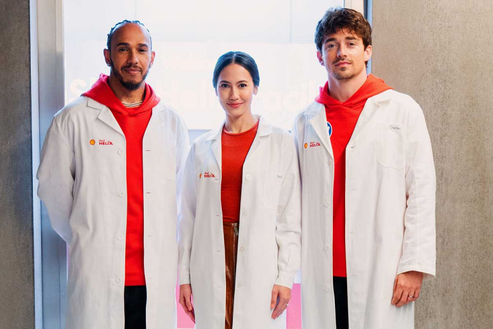 Pevita Pearce Pamer Momen Bertemu Dua Idola F1, Lewis Hamilton dan Charles Leclerc
