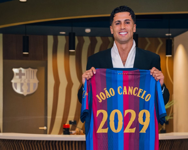 Barcelona Resmi Pulangkan Joao Cancelo Secara Permanen dari Al Hilal hingga 2029