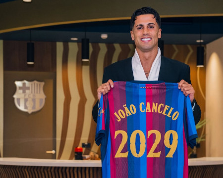 Barcelona Resmi Pulangkan Joao Cancelo Secara Permanen dari Al Hilal hingga 2029