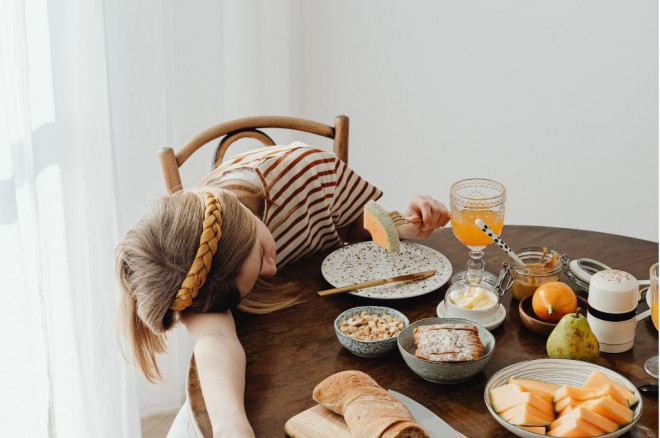 Makan sebelum tidur sebenarnya bukan sesuatu yang selalu harus dihindari. (Foto: Ilustrasi/Dok. Pexels.com)