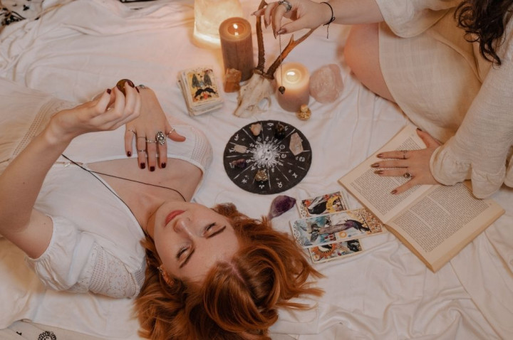 Si Paling Gagal Move On! 5 Zodiak Ini Paling Susah Lupa Sama Mantan