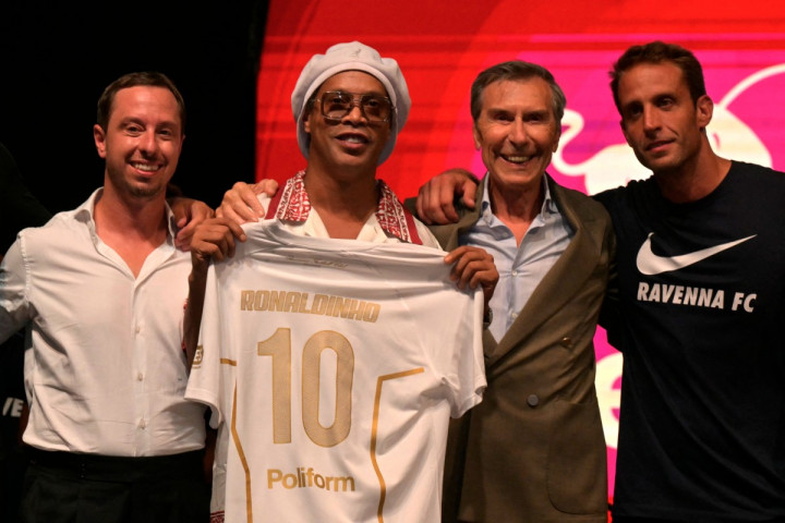 Tiba di Italia, Ronaldinho Siap Comeback bersama Ravenna di Usia 46 Tahun?